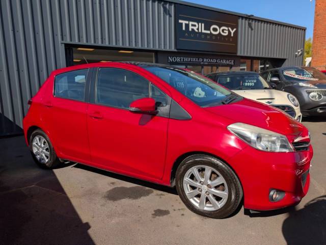 Toyota Yaris 1.33 VVT-i T Spirit 5dr Hatchback Petrol Red